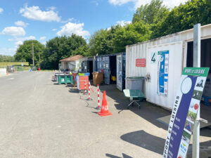 Des conteneurs sont à la disposition des usager pour déposer leurs déchets